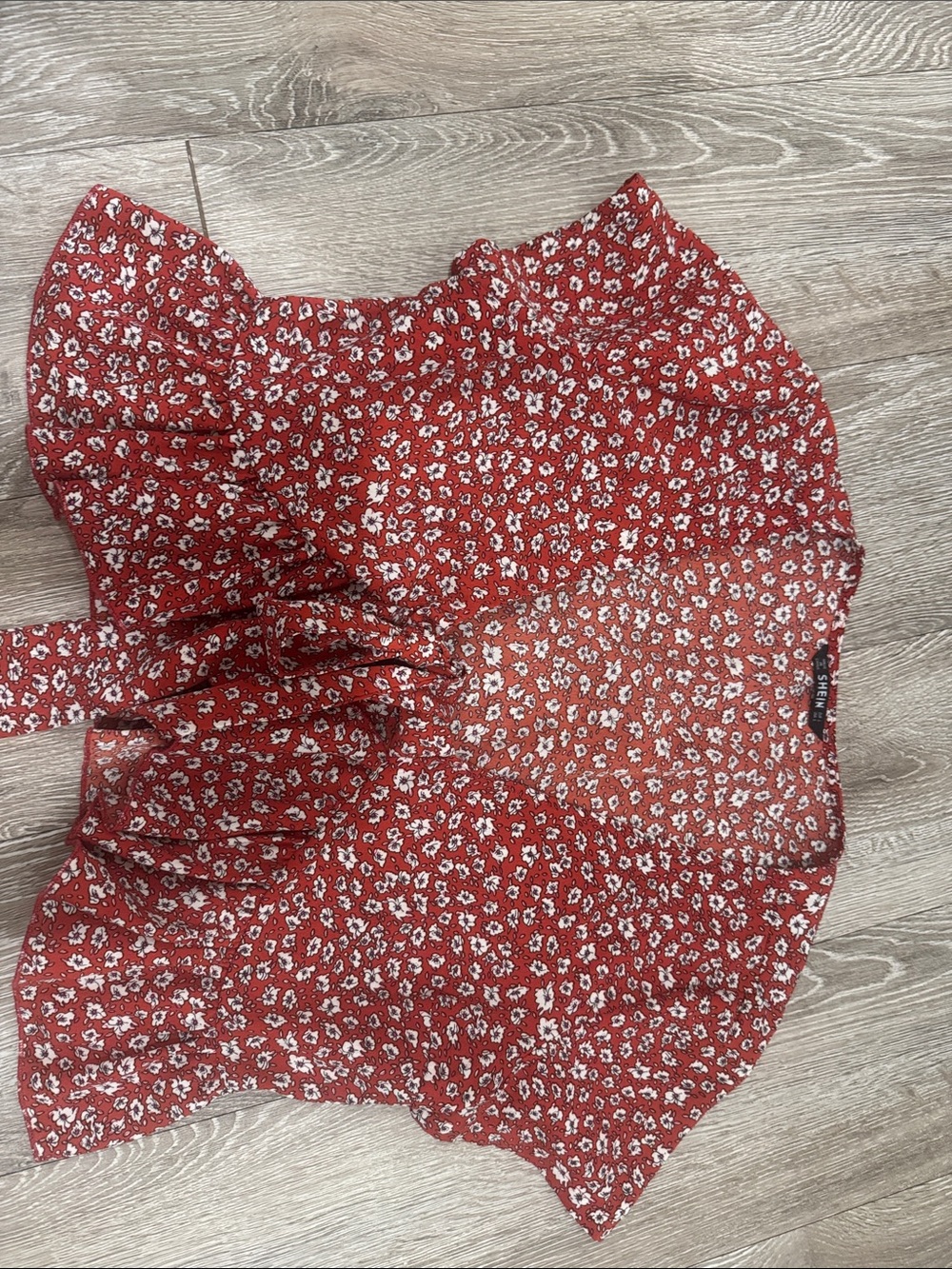 SHEIN Rust-Red Floral Scoop Neck Cropped Top